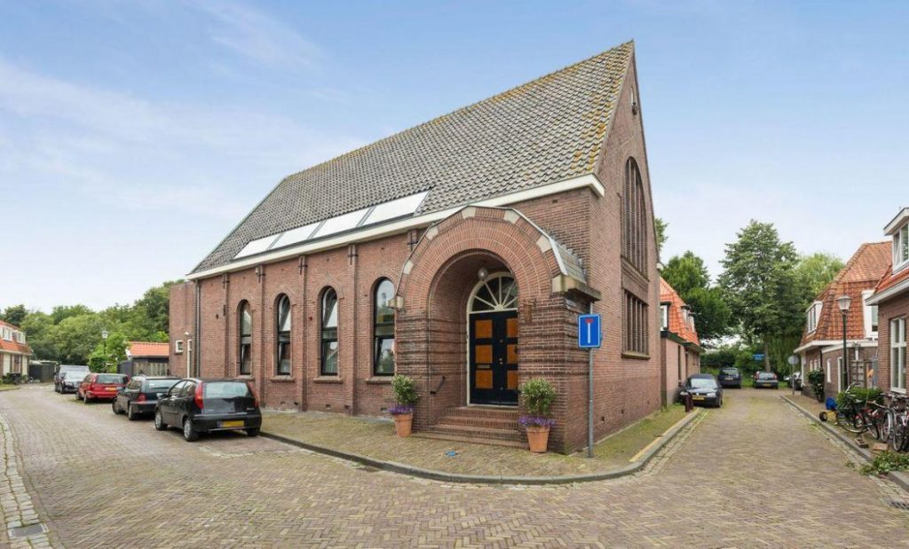 1920s-Dutch-church-transformed-into-a-beautiful-modern-home-1170×707