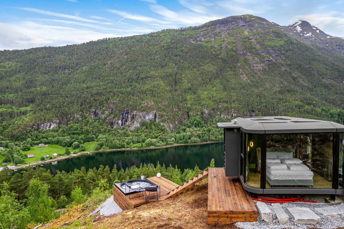 Sogndal Fjord Panorama, ungewöhnliche Ferienhäuser